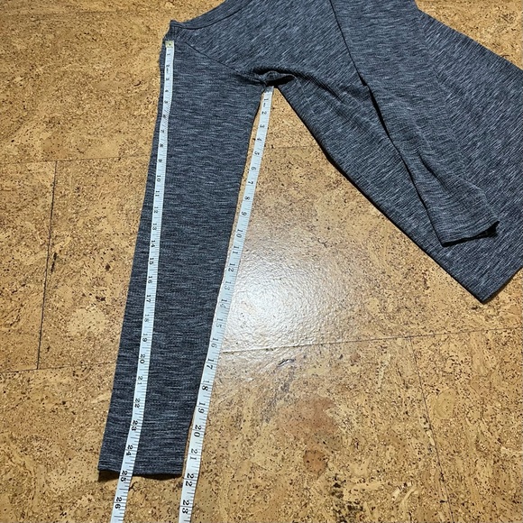 Athleta Wm’s Renew Ballerina Neckline Longsleeve Top In Gray Heather Sz M - Picture 9 of 9